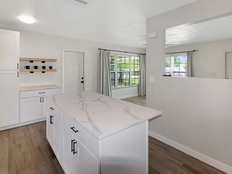 1311 E Gate Dr — Photo 5