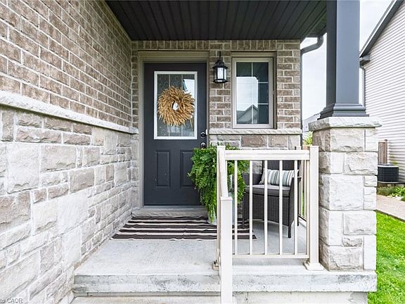 3rd image of 8 Basswood Rd