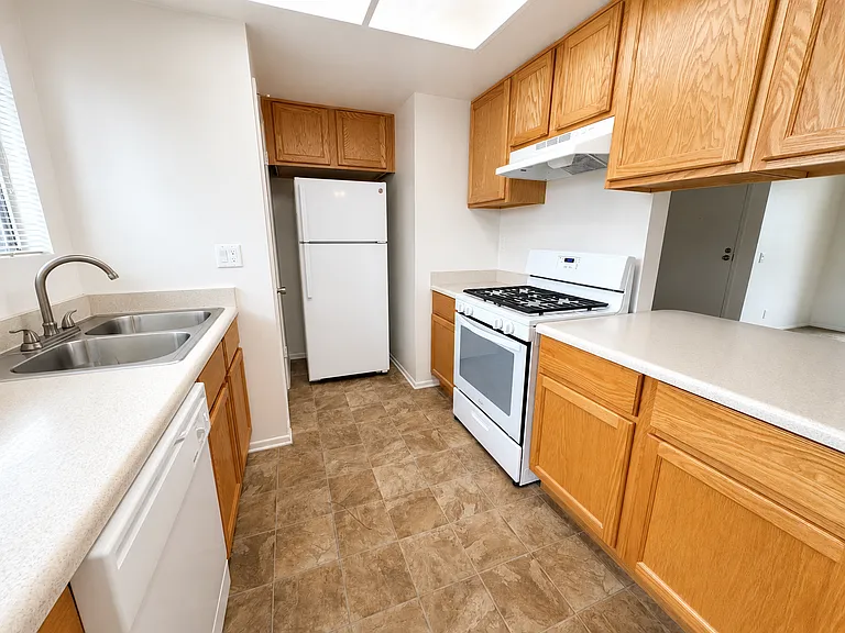 Del Ciervo Apartments — Photo 31