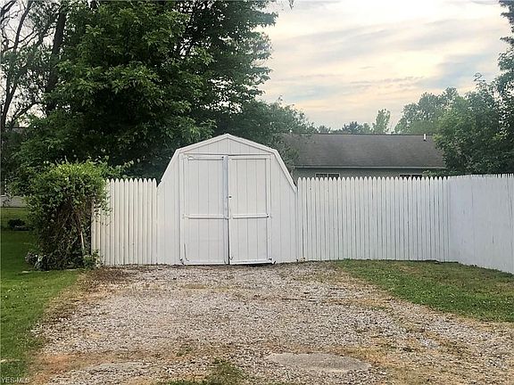 5th image of 134 E Tibbitts St