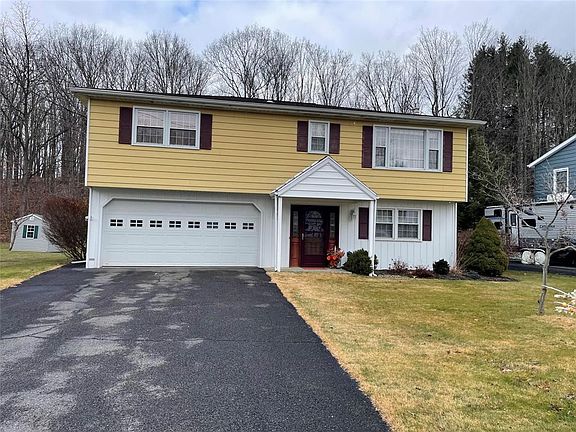 2nd image of 113 Sandy Dr