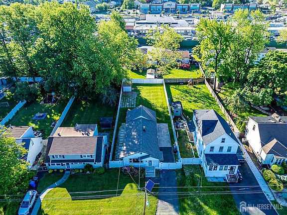 5th image of 320 Demorest Ave