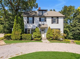 33 Hilltop Rd, Port Washington, NY 11050