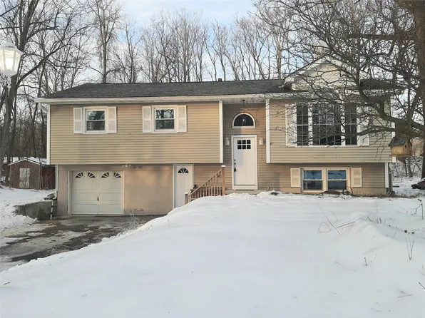 62 Holt Road, Hyde Park, NY 12538