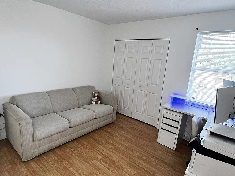 Guest Room w/ Closet