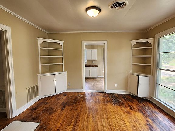 3rd image of 102 College St