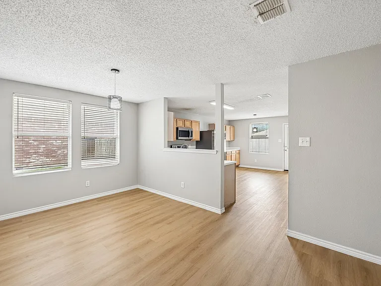 1612 Fieldstone Dr — Photo 5