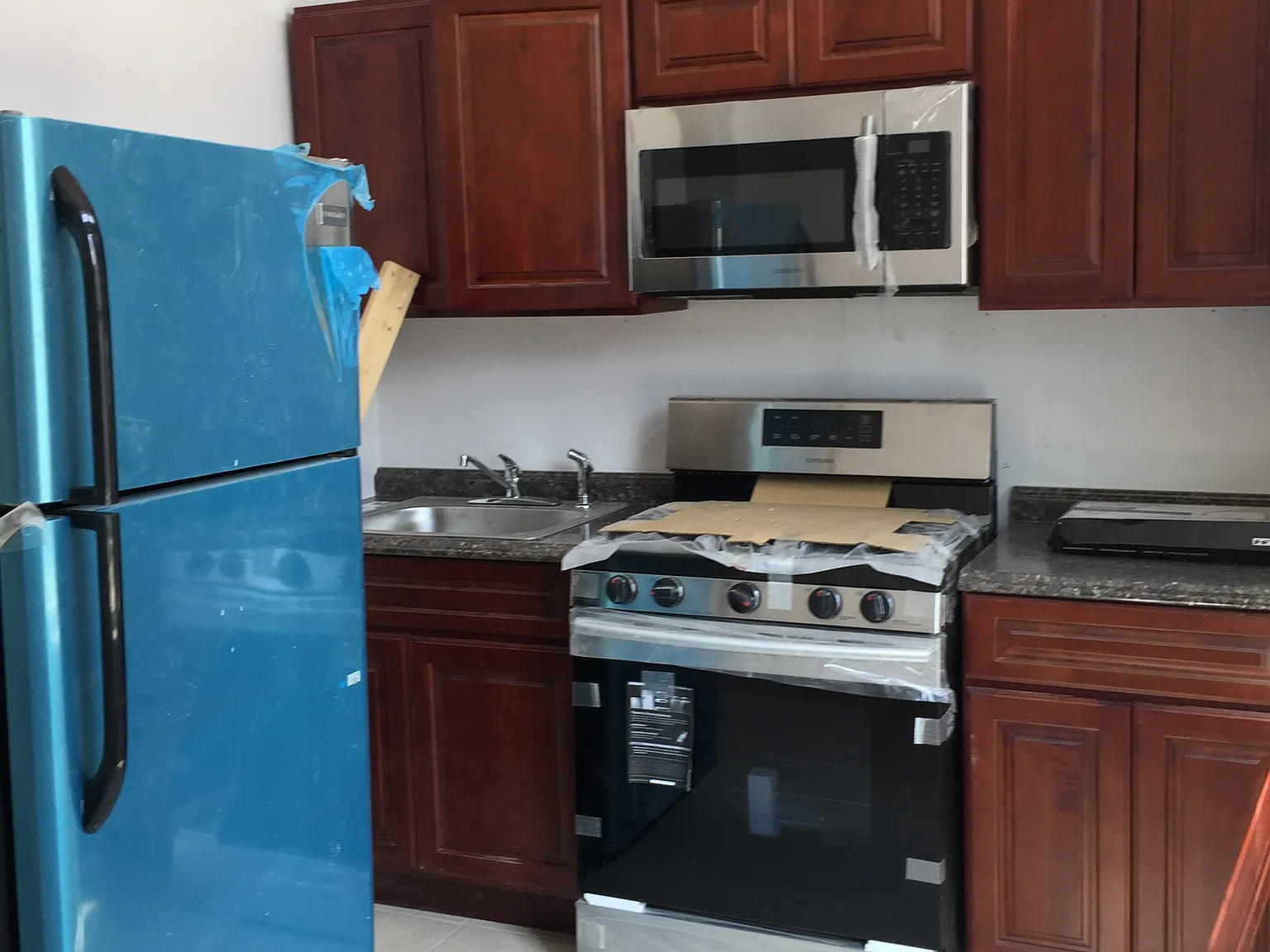 3 bed, 1000 sqft, $1,400 — Photo 4