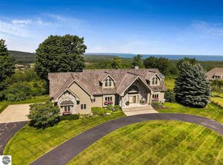 429 W Harbour Rdg, Maple City, MI 49664