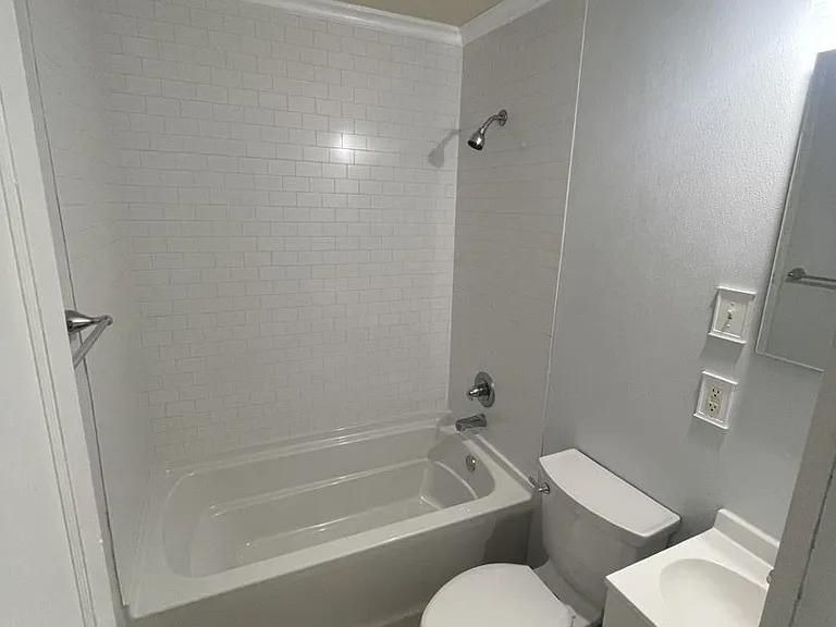 663 Coleman St — Photo 3