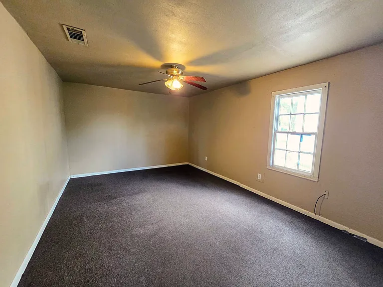 1319 Sycamore St — Photo 19