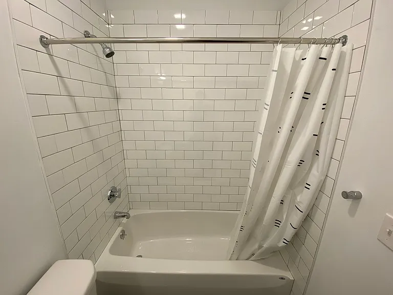 104 Howe St — Photo 72