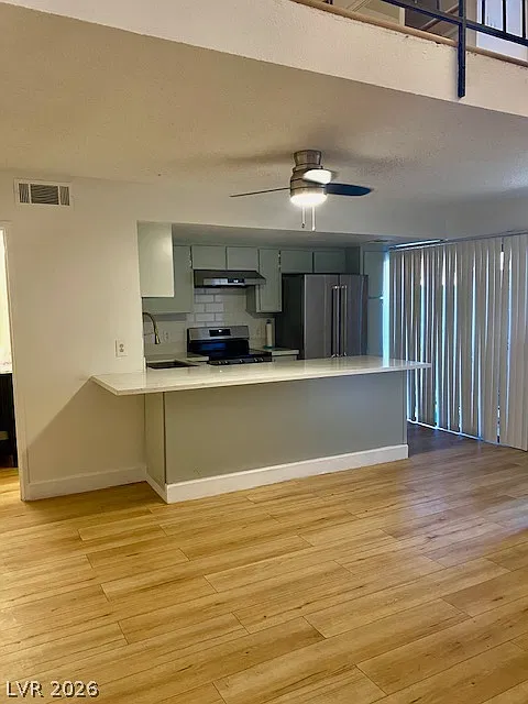 1 bed, 1.5 bath, 630 sqft, $1,350 — Photo 2
