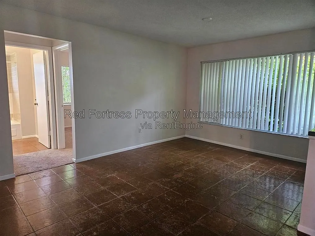 3 bed, 2.0 bath, 1618 sqft, $1,899 — Photo 4