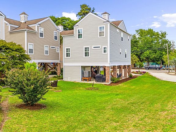 3rd image of 425 Surfside Dr.
