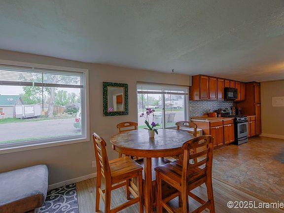 3rd image of 468 W Park Ave