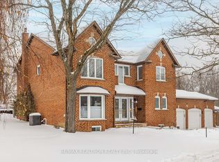 22 Willis Dr, Aurora, ON L4G 5N7