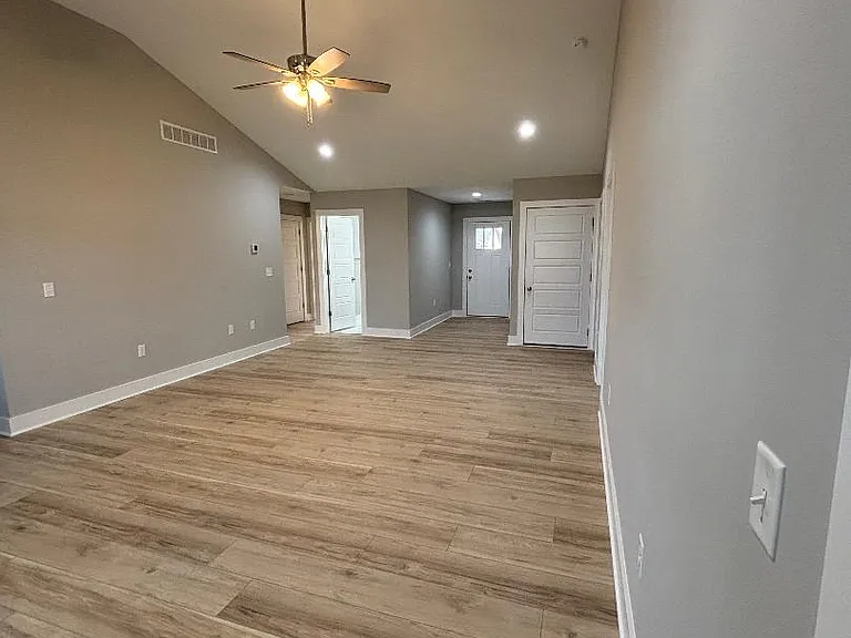 320 Whitley Ln — Photo 11