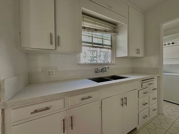 4th image of 1427 Euclid St #F