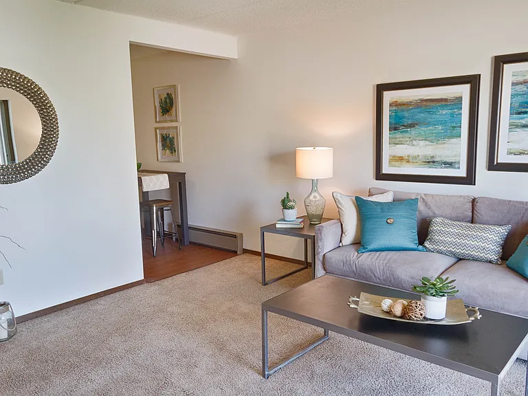 Knollwood Towers East Apartments — Photo 2