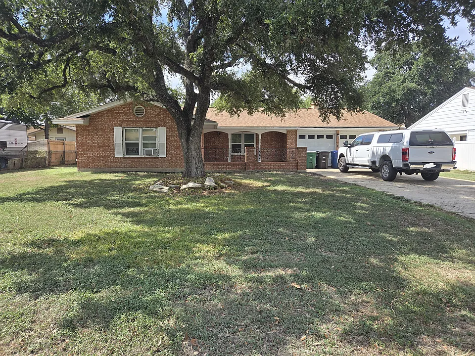 2318 Blossom Dr
