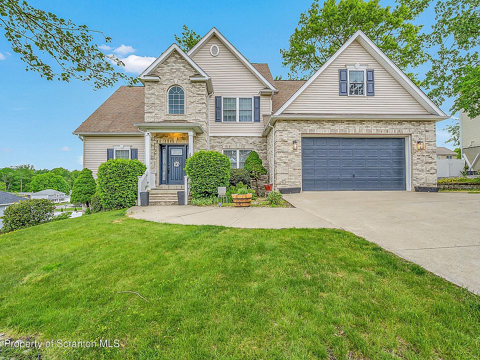 1st image of 204 Red Oak Dr
