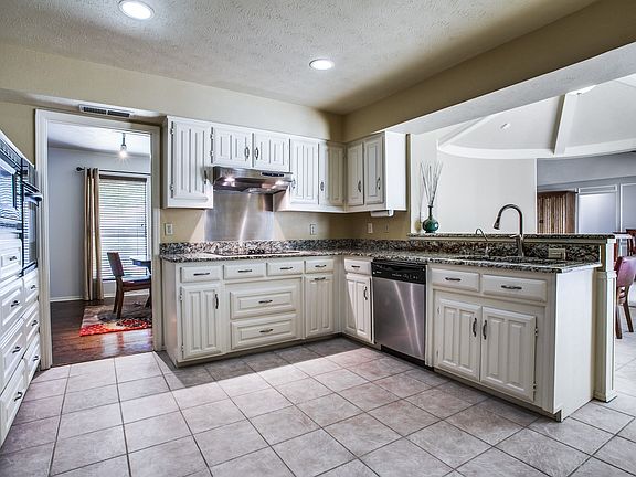 5th image of 6023 Clear Bay Dr