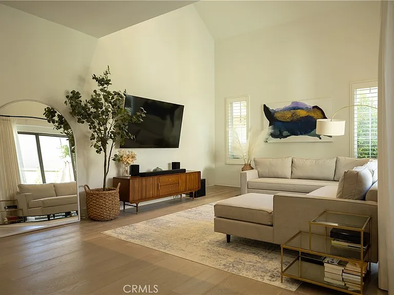 122 Linda Vis — Photo 2