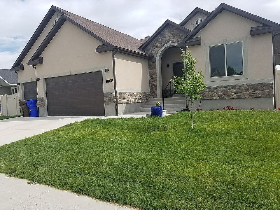 2nd image of 1868 E Cedar Trails Way