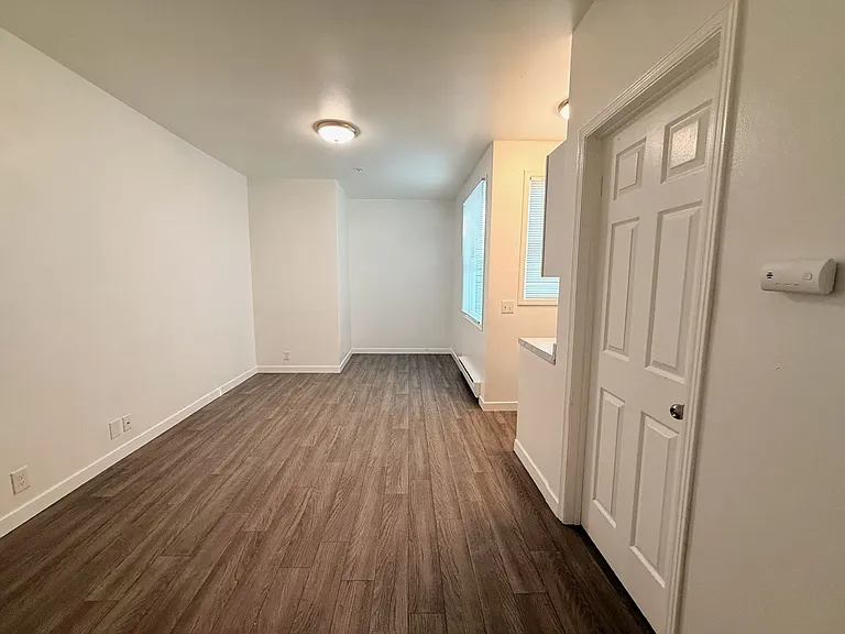 Ludlow Apartments — Photo 13