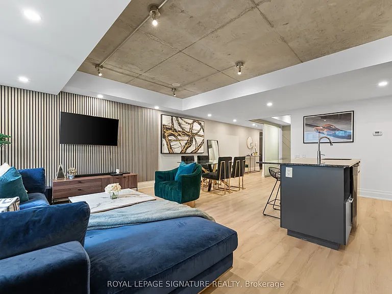 95 Bathurst St #109 — Photo 6