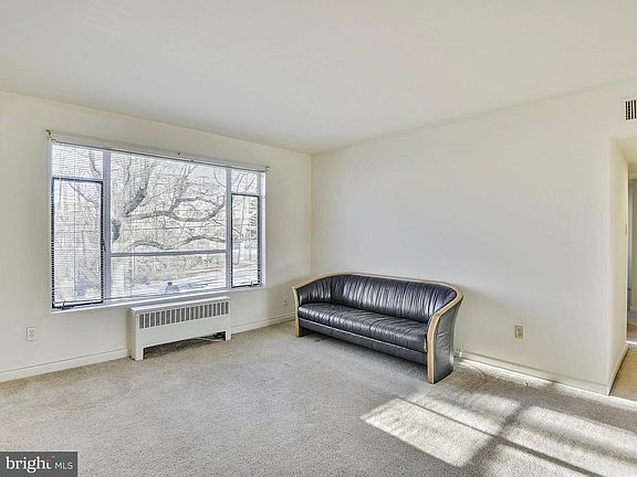4th image of 10313 Montrose Ave APT 201
