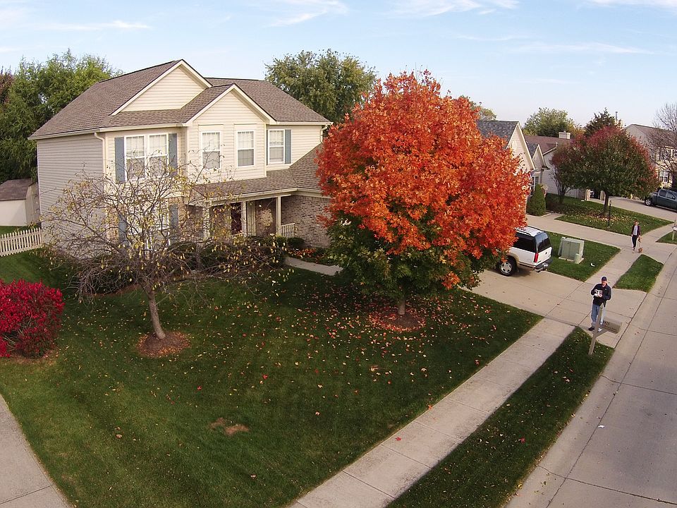 2nd image of 1925 Fullerton Dr