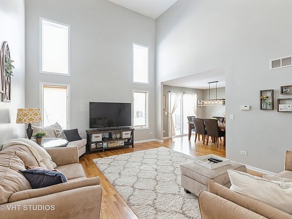 3rd image of 8302 Auburn Ln