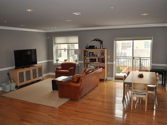 Open Floor Plan w/ Balcony