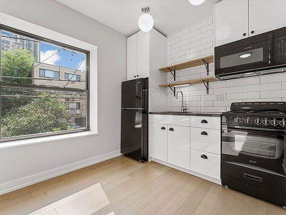2nd image of 6019 N Winthrop Ave #407