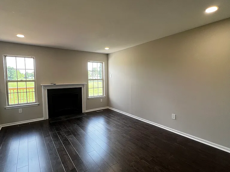 2604 Noble Way — Photo 3