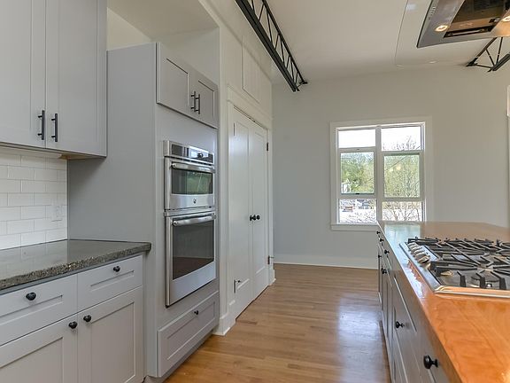2nd image of 109 W Main St #101