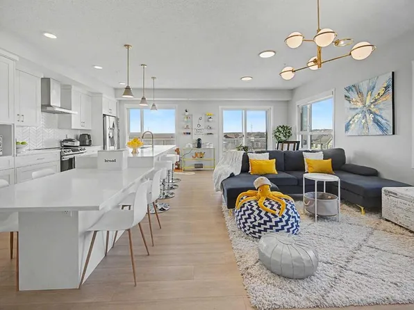 40 W Carrington Plz NW #304, Calgary, AB T3P 1Y3
