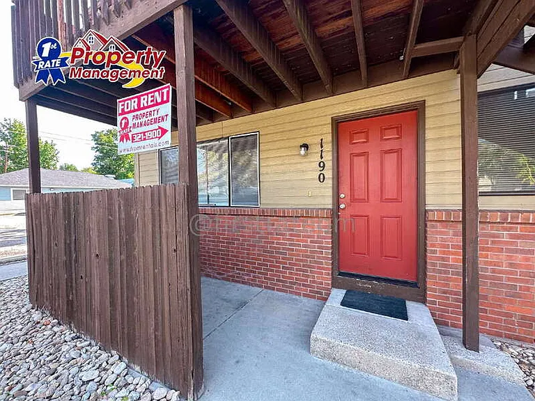 1184 W Lee St — Photo 15