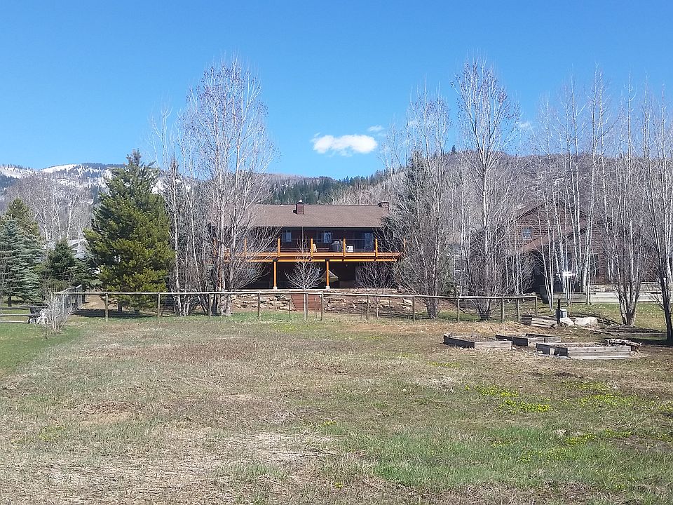 2nd image of 1545 Meadow Ln