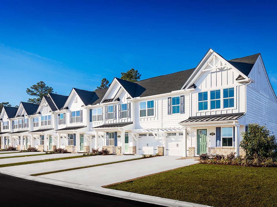 THE ONLY TOWNHOMES WITH FIRST-FLOOR OWNER S SUITES AND MAINTENANCE-FREE LIVING IN GRANDE DUNES