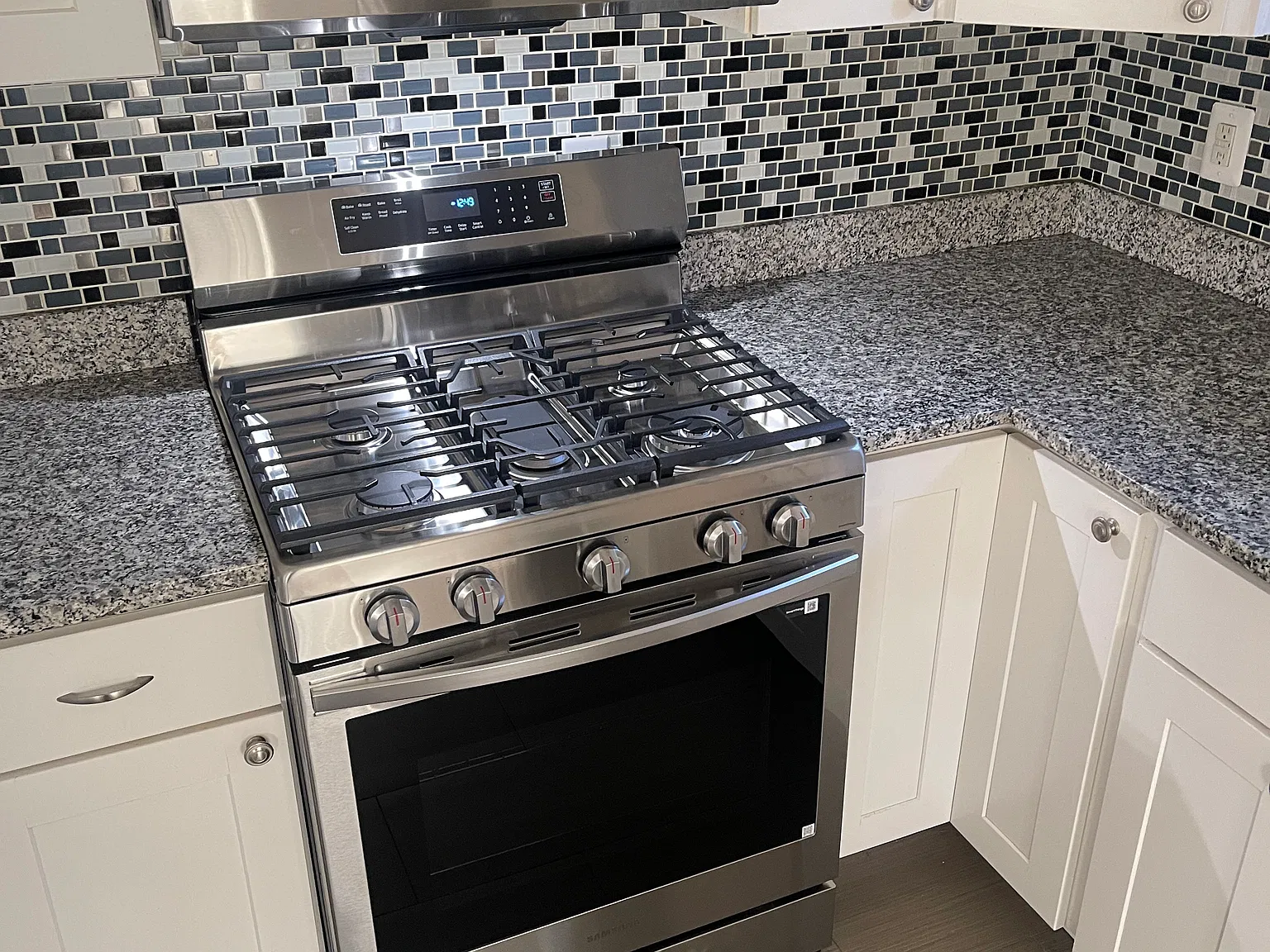 2649 N Pershing Dr — Photo 3
