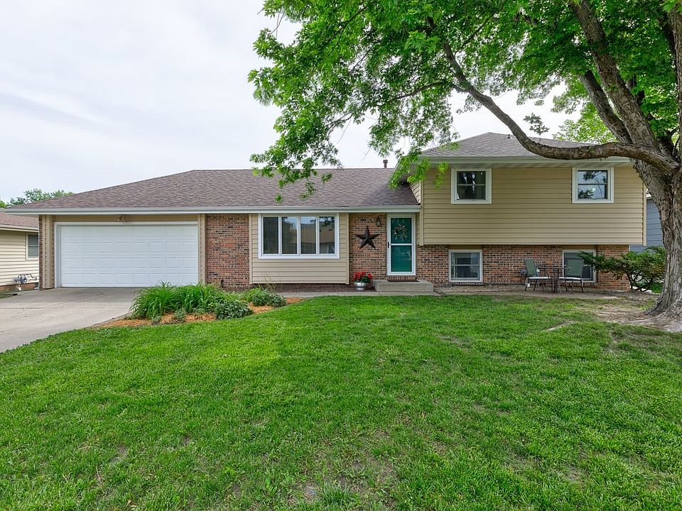 1st image of 812 Hickory Dr