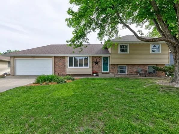812 Hickory Dr, Huxley, IA 50124