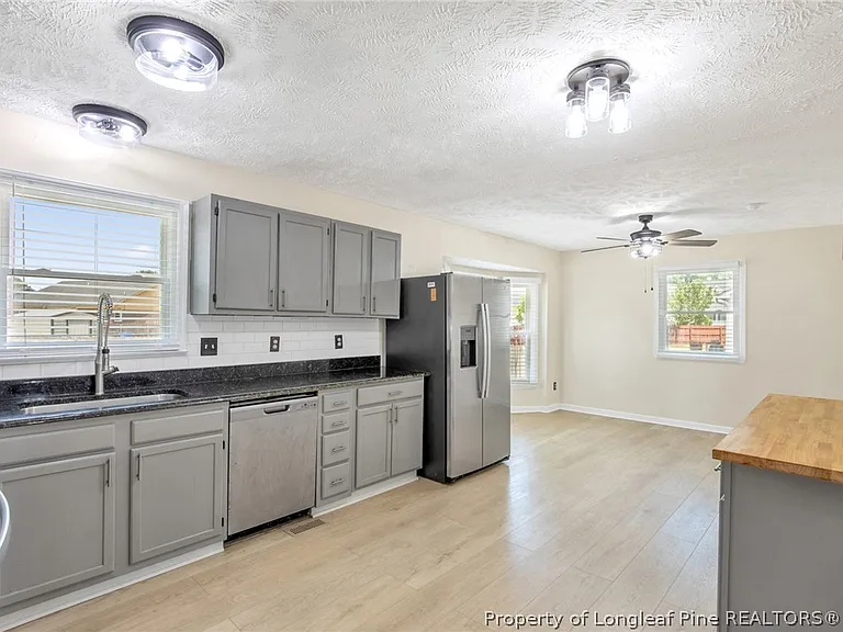 1931 Daphne Cir — Photo 11