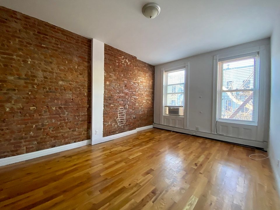 1st image of 111 Bedford Ave APT 10