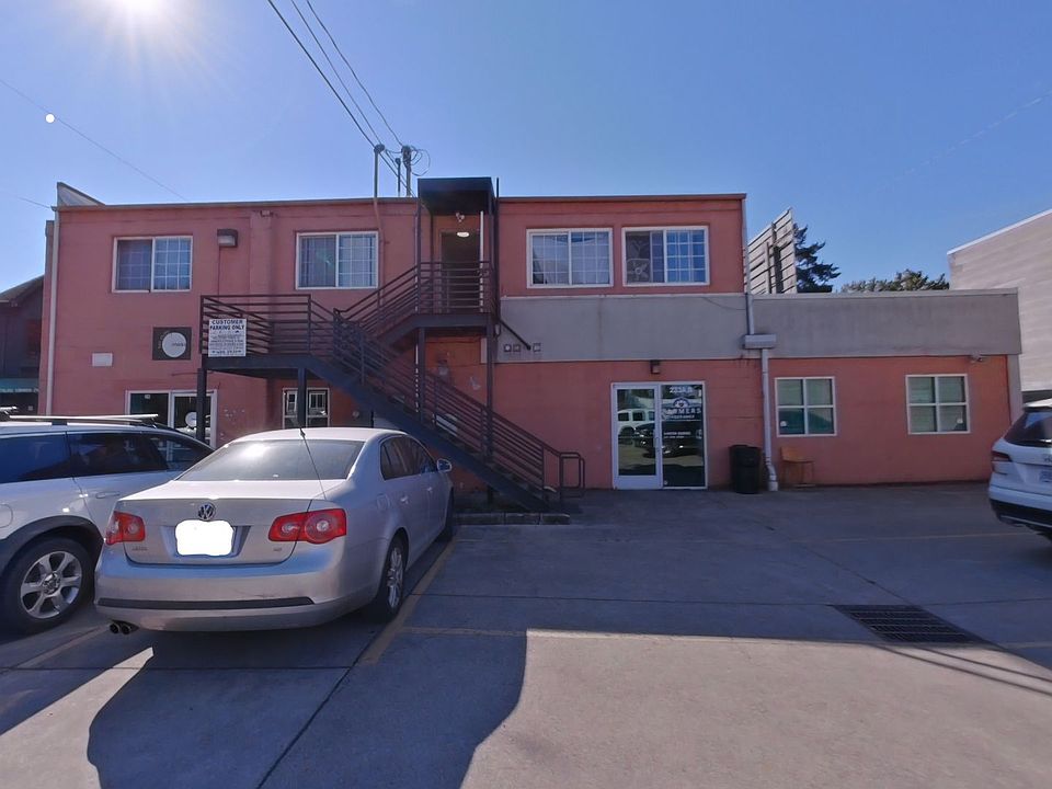 Building Photo 3