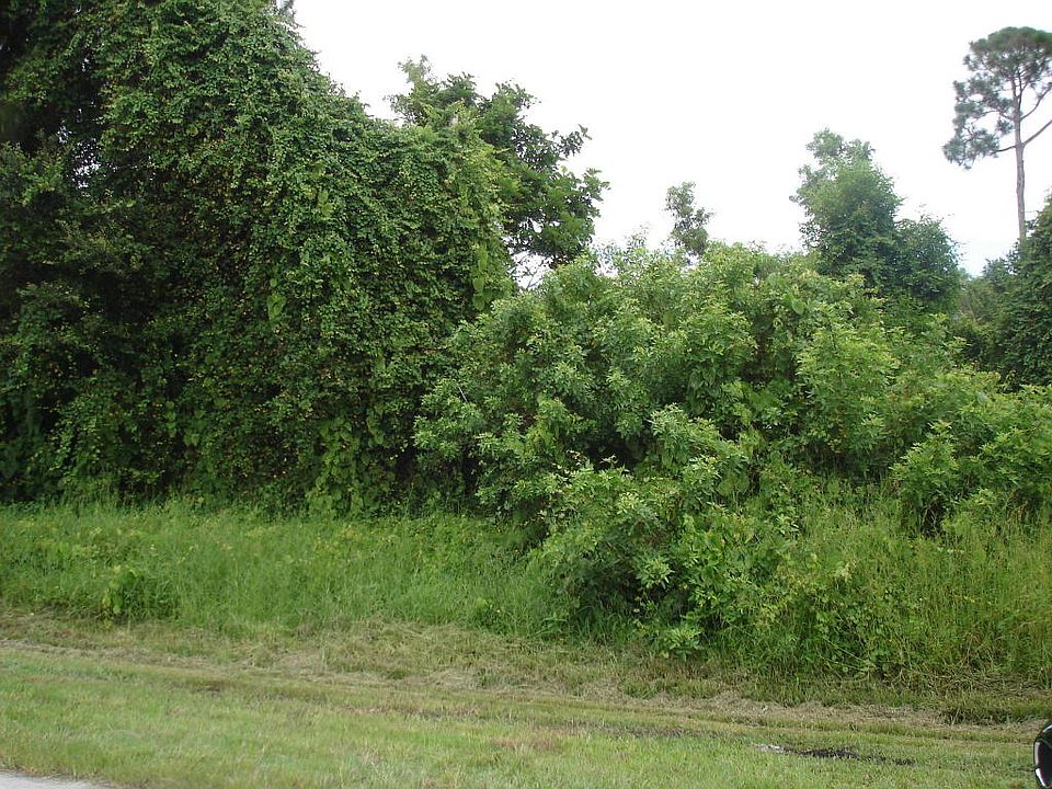1st image of 749 SE Streamlet Ave