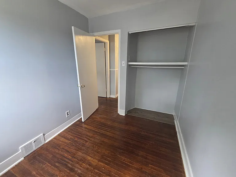 334 Pfeiffer St — Photo 2